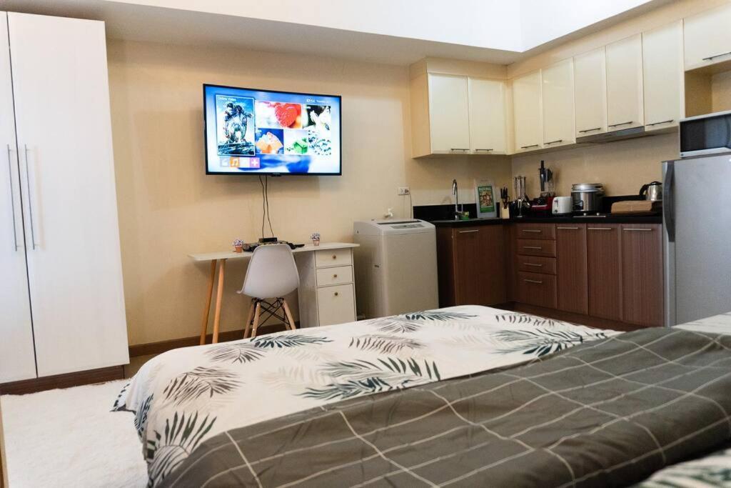A2j Luxury Venice Near Bgc Malls Apartment *