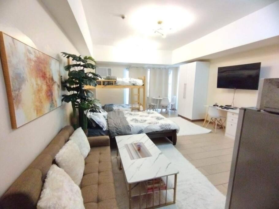 A2j Luxury Venice Near Bgc Malls Apartment