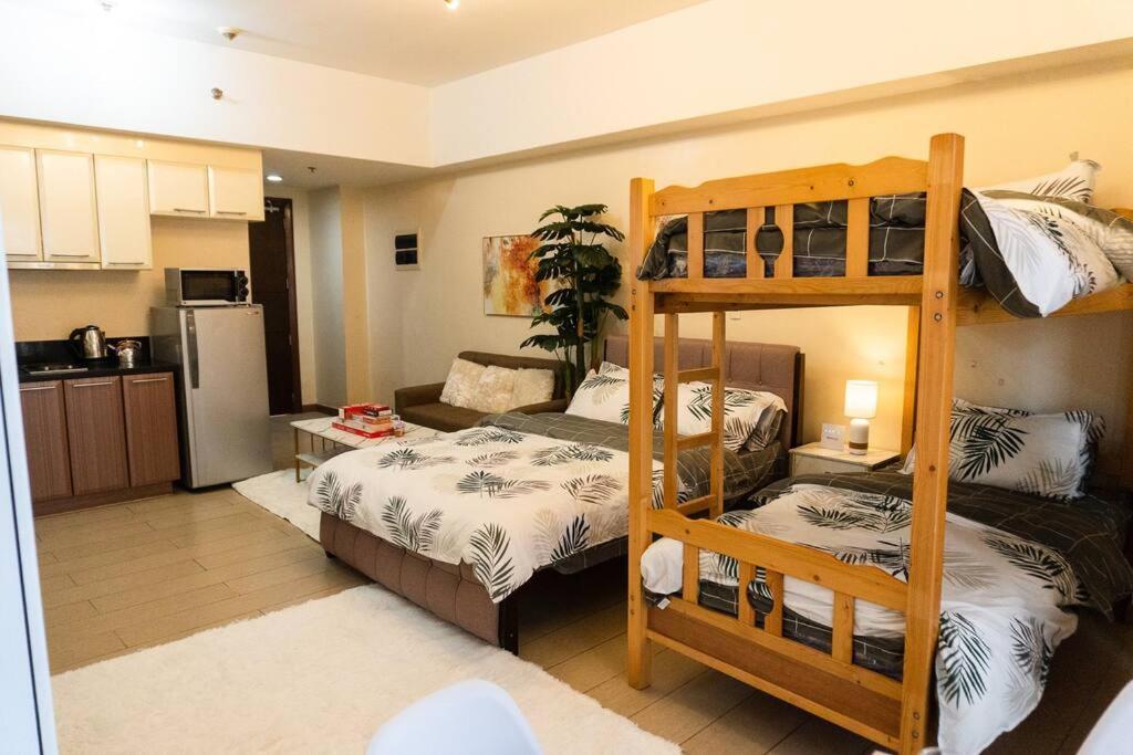 Apartment A2j Luxury Venice Near Bgc Malls Manila