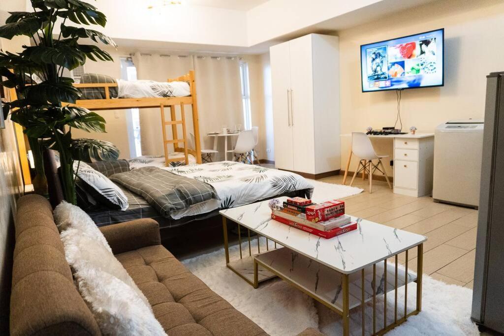 A2j Luxury Venice Near Bgc Malls Apartment