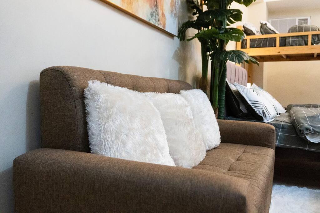 A2j Luxury Venice Near Bgc Malls Apartment *