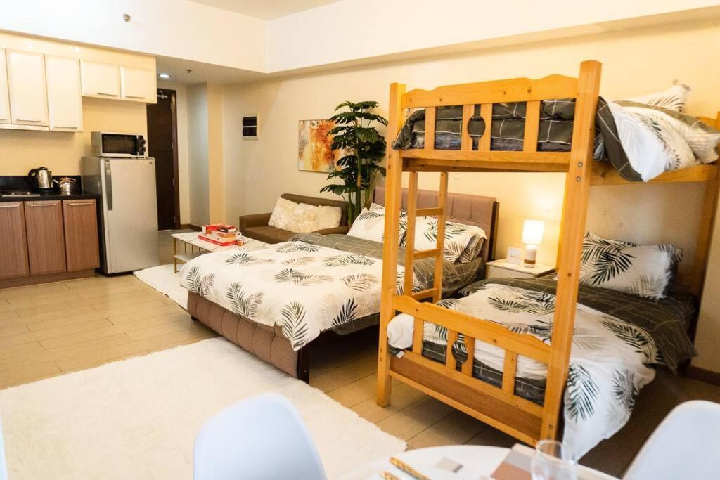 A2j Luxury Venice Near Bgc Malls Apartment *