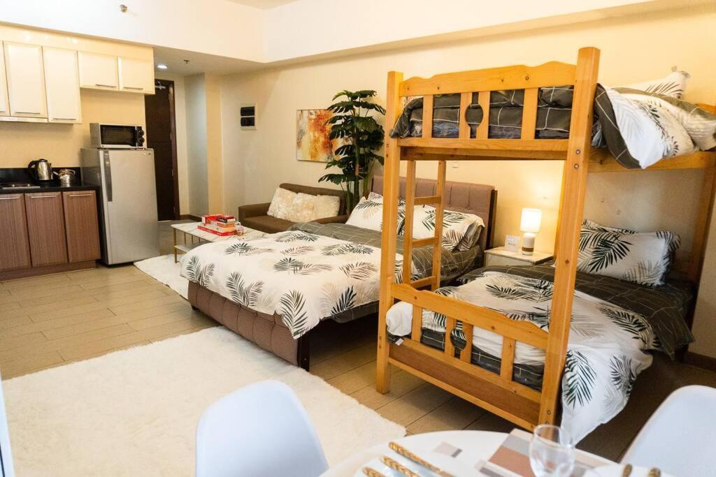 A2j Luxury Venice Near Bgc Malls Apartment *
