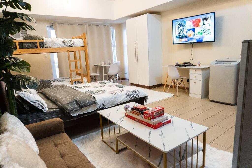 A2j Luxury Venice Near Bgc Malls Apartment