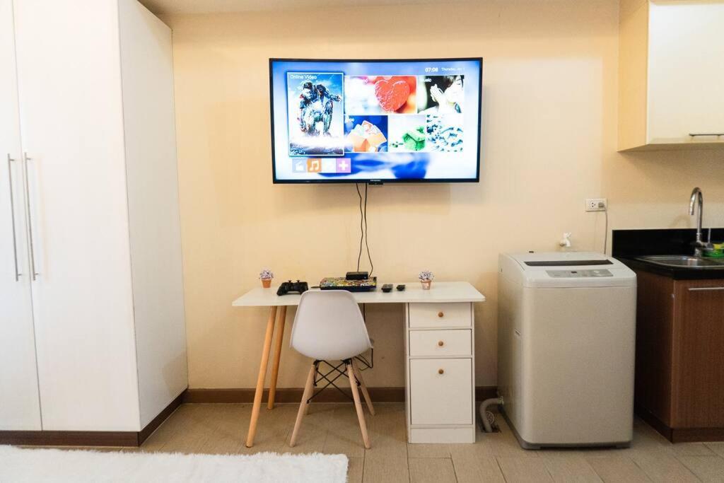 Apartment A2j Luxury Venice Near Bgc Malls Manila