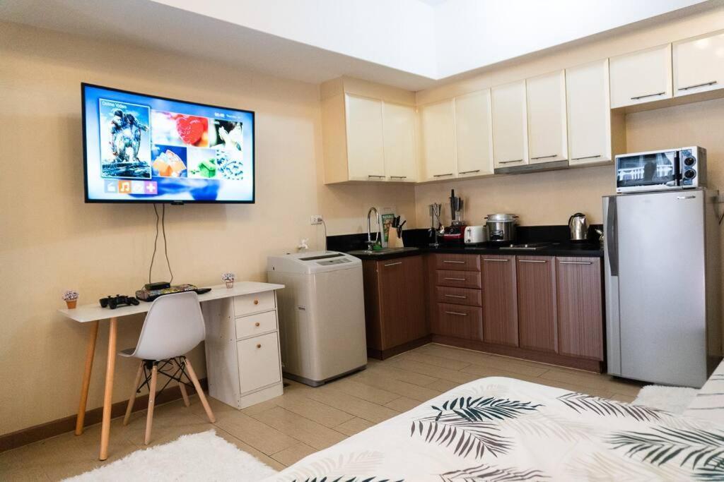 Apartment A2j Luxury Venice Near Bgc Malls Manila