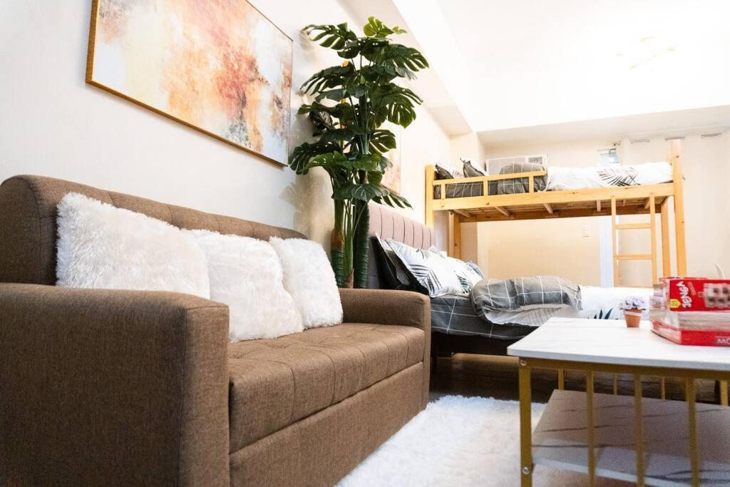 Apartment A2j Luxury Venice Near Bgc Malls Manila