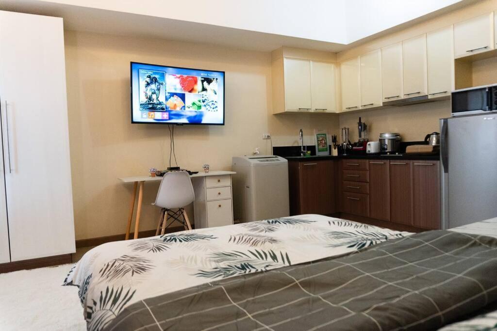 A2j Luxury Venice Near Bgc Malls Apartment