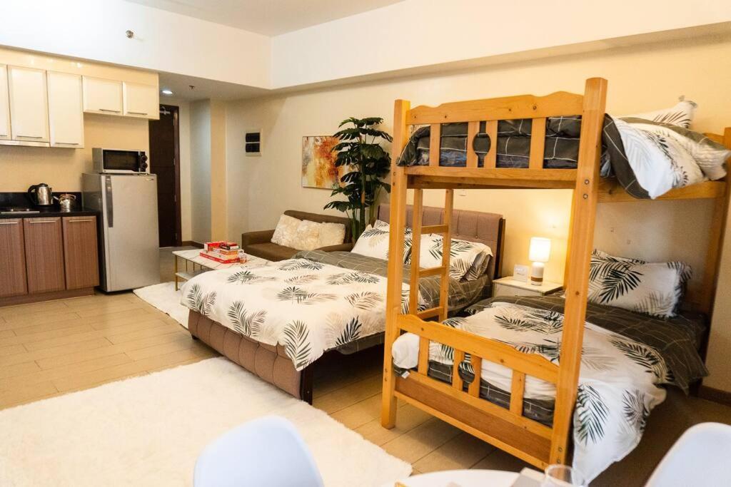A2j Luxury Venice Near Bgc Malls Apartment