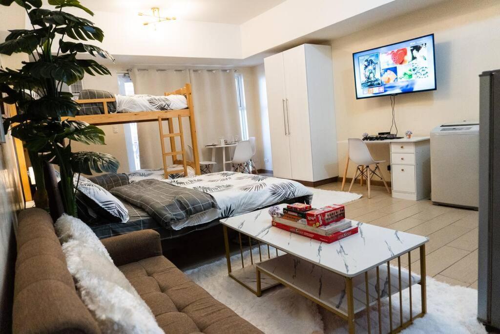 A2j Luxury Venice Near Bgc Malls Apartment