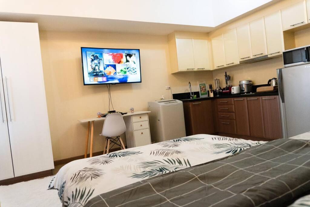 A2j Luxury Venice Near Bgc Malls Apartment